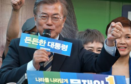 Južnokorejci so siti konservativcev, zmago na volitvah si obeta levo usmerjeni kandidat