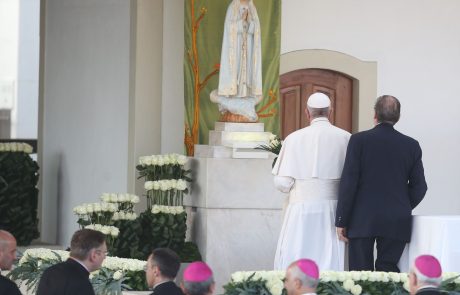 Papež danes za svetnika razglasil pastirčka iz Fatime