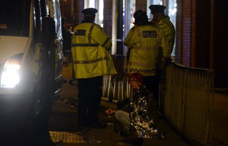 Nov teroristični napad? Po koncertu mlade pevke v Manchestru odjeknila bomba, umrlo najmanj 22 ljudi