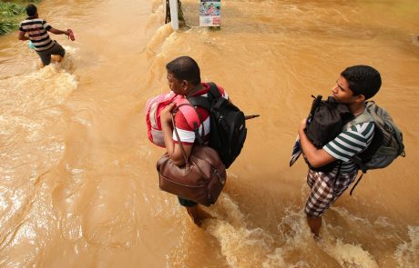 Poplave in zemeljski plazovi na Šrilanki z domov pregnali že pol milijona ljudi