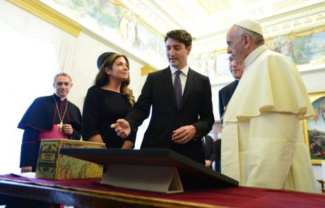 Kanadski premier pri papežu iskal opravičilo za zlorabe v šolah