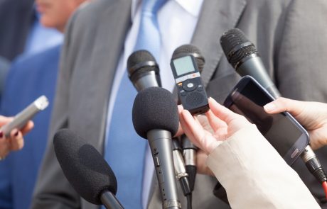 Bruselj želi zaščititi novinarje pred t.i. ‘SLAPP tožbami’