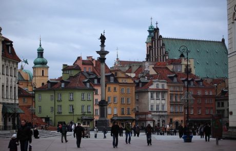 Bruselj nadaljuje postopek proti Poljski zaradi pravosodne reforme