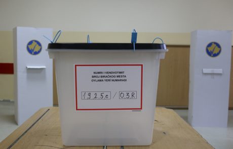 Na Kosovu glede na vzporedne volitve slavilo zavezništvo 13 strank