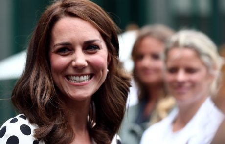 Splet je ponorel zaradi fotografije kolena Kate Middleton