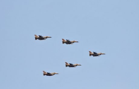 Izrael izvedel letalski napad na Sirijo, ubitih 17 vojakov