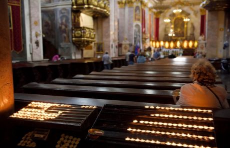 Cerkev pričakuje, da zanje omejitev zbiranja ne bo veljala