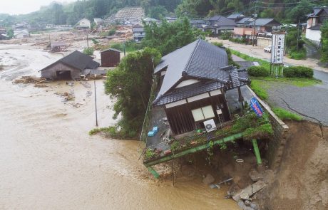 Število smrtnih žrtev poplav na Japonskem naraslo na 25