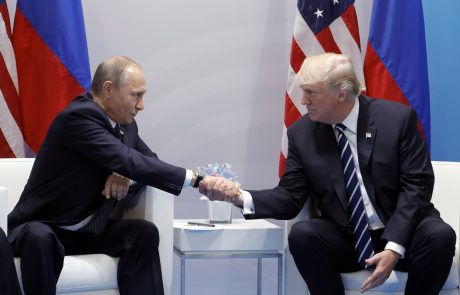 Trump in Putin sta si privoščila dodaten klepet ob sladici