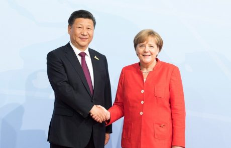 Xi in Merklova za multilateralno mednarodno trgovino