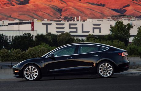 Tesla razočarala s proizvodnjo modela 3