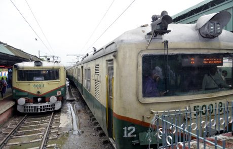 Indija je v želji po zmanjšanju ogljičnega odtisa začela z modernizacijo zastarelih vlakov