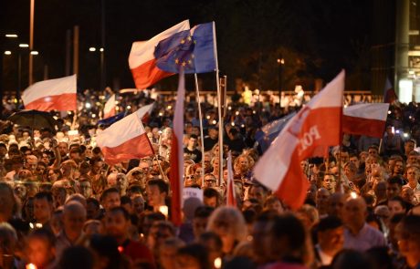 Poljsko pretresajo množični protesti zaradi sporne reforme pravosodja