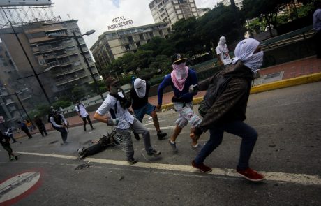 Volilni dan v Venezueli zaznamovalo nasilje