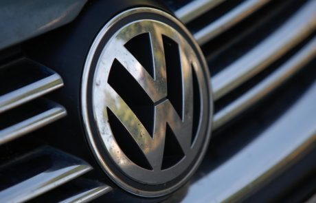 Volkswagen jo bo po goljufijah z izpusti vsaj v Avstraliji odnesel poceni