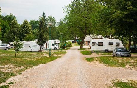 V kampih ob slovenski obali prevladujejo domači gostje, med katerimi je precejšnje zanimanje za koriščenje turističnih bonov