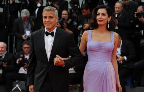 Clooneyjeva sta z dvojčkoma zavzela Benetke in ne moremo se jih nagledati!