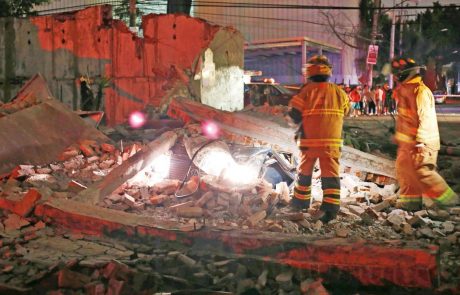 Število žrtev potresa v Mehiki še naprej narašča