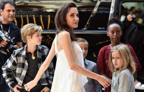 Angelina Jolie ne gre nikamor več brez svojih otrok!