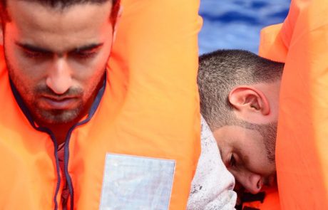 V Sredozemskem morju potonil čoln s 150-imi migranti, vsaj 25 jih ni preživelo