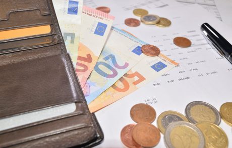 Povprečna plača v Sloveniji se je zmanjšala