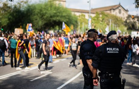 Španska policija preprečila elektronsko glasovanje na referendumu v Kataloniji