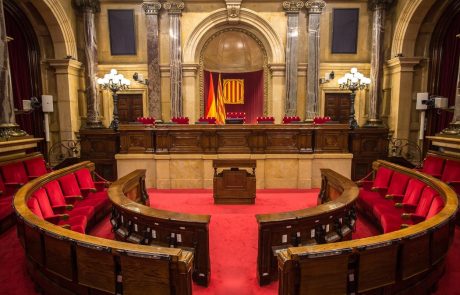 Madrid Kataloniji odvzel avtonomijo, Puigdemont vztraja pri neodvisnosti