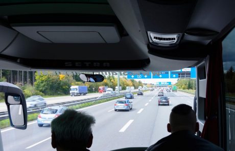 V Nemčiji na cesto poslali prvi samovozeči avtobus