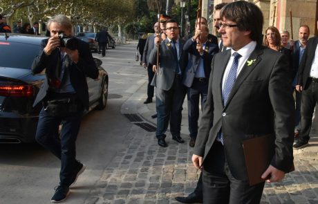 Puigdemont naj bi z ministri zbežal v Bruselj