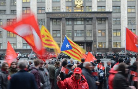 V Kataloniji med splošno stavko blokade cest in železniških tirov