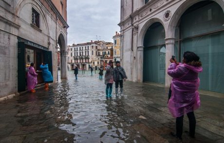 Benetke prizadele najhujše poplave v desetih letih, pod vodo 70 odstotkov mesta