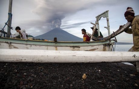 Na Baliju zaradi možnega izbruha vulkana odredili evakuacijo 100.000 ljudi