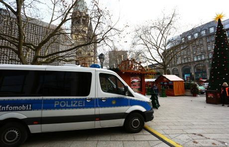 V Berlinu odprli božični sejem, ki je bil lani tarča napada