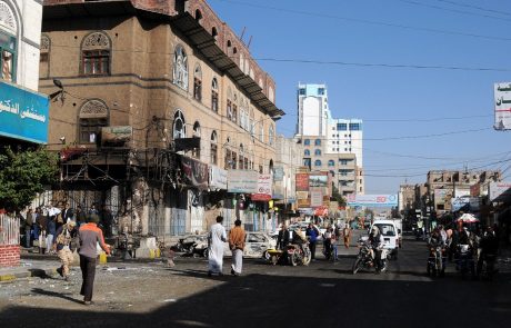 Savdska koalicija v Jemnu napadla šolski avtobus, več otrok mrtvih