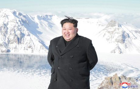 Severna Koreja testirala novo orožje, preizkus je nadzoroval sam Kim Jong Un
