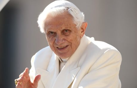 Umrl bivši papež Benedikt XVI.