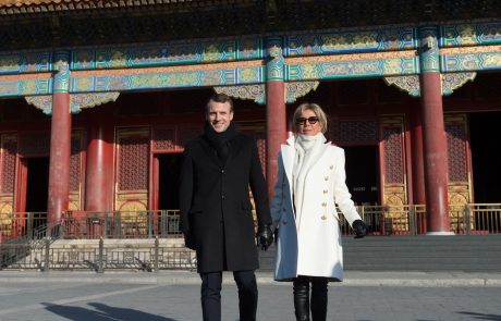 Francoski predsednik Macron z učenjem kitajščine navdušil Kitajce (video)