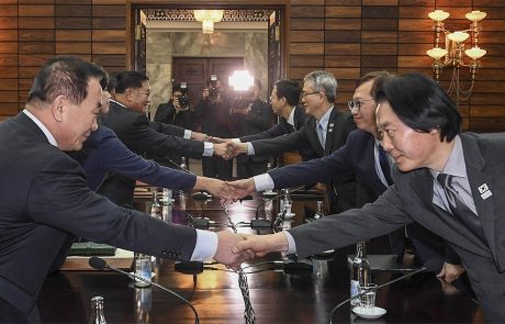 Južna in Severna Koreja vzpostavili vročo linijo med voditeljema držav