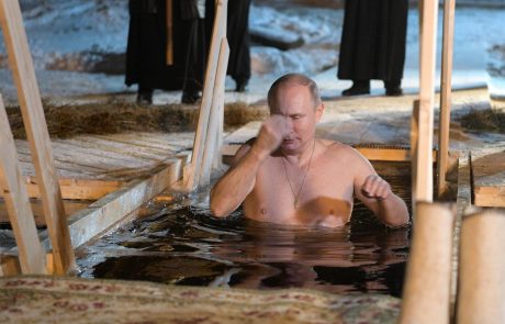 Vladimir Putin se je pri petih stopinjah pod ničlo potopil v ledeno mrzlo jezero
