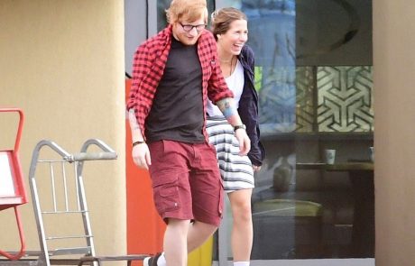 Britanski glasbenik Ed Sheeran je svoje dekle Cherry Seaborn zaprosil za roko