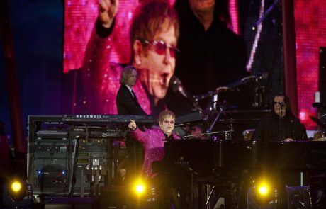 Elton John se po 50 letih poslavlja od koncertnih odrov