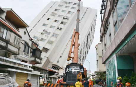 Na Tajvanu po hudem potresu iščejo preživele