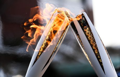 V Pyeongchangu prižgali olimpijski ogenj