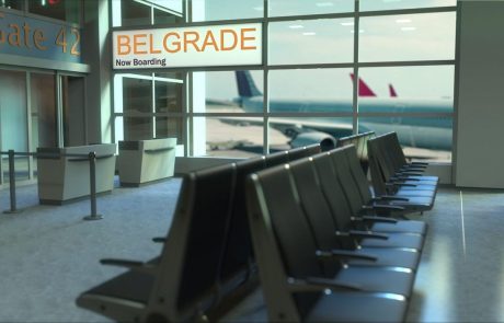 Zaradi poškodovanega letala zaprli beograjsko letališče
