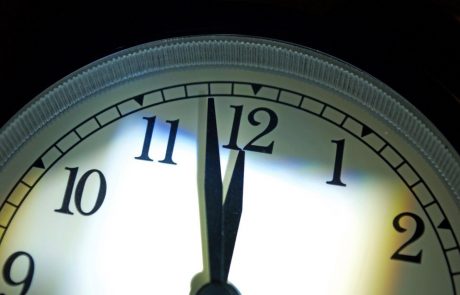“Ura do sodnega dne” še vedno kaže dve minuti do polnoči