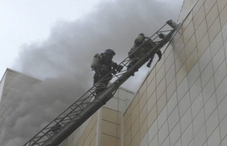 V požaru v trgovskem centru v Sibiriji umrlo 41 otrok
