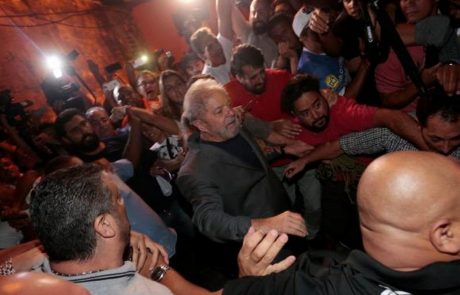 Nekdanji brazilski predsednik Lula se je predal policiji in je že v zaporu