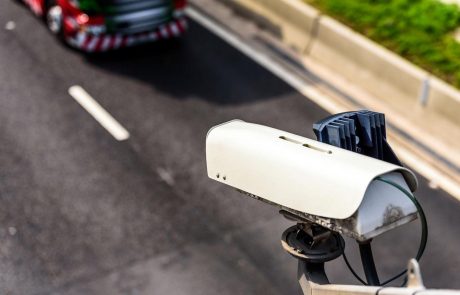 Na hrvaških cestah vse več kamer, ki prežijo na prehitre voznike