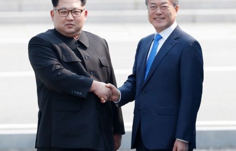 Voditelja Severne in Južne Koreje na zgodovinskem srečanju