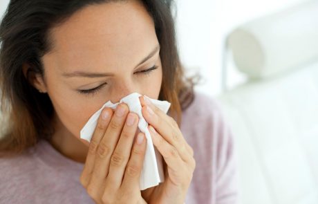 Ljudje z alergijami niso bolj izpostavljeni okužbi z novim koronavirusom, sodijo pa med bolj ogrožene skupine astmatiki!